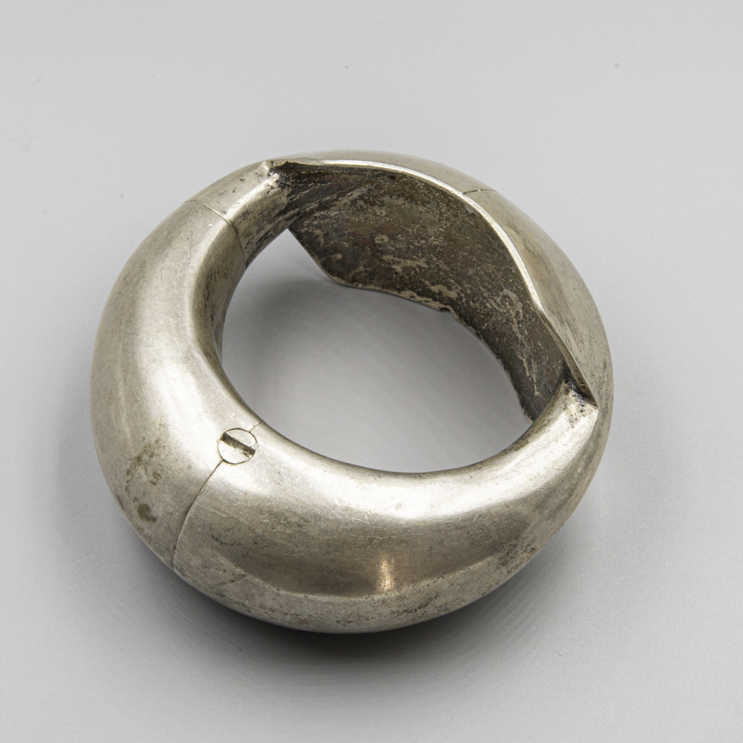 Antique Gujarati Silver Kada Bracelet – Saurashtra, India