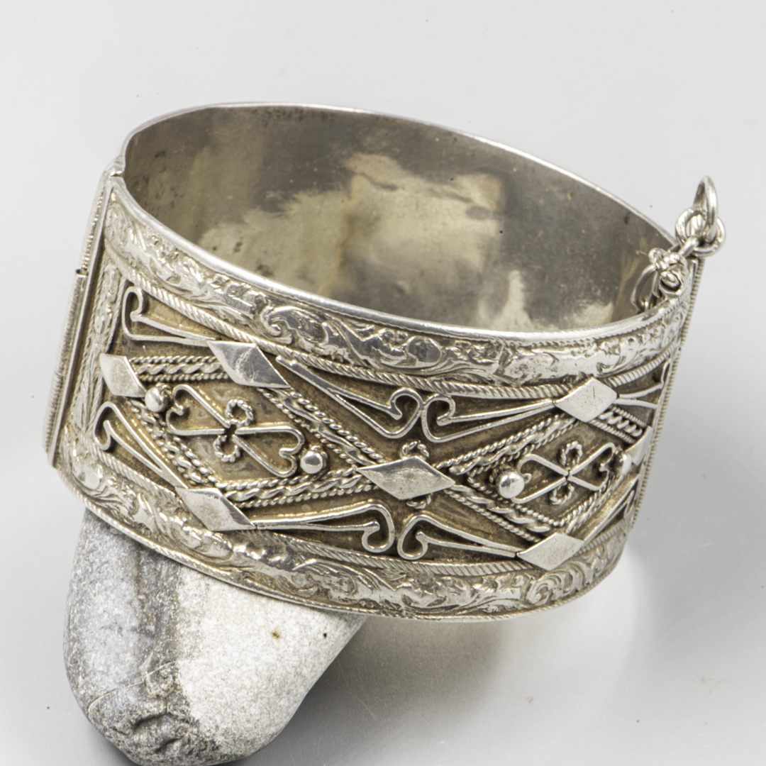 Antique Tunisian Silver Bracelet – Djerba Hadida Style