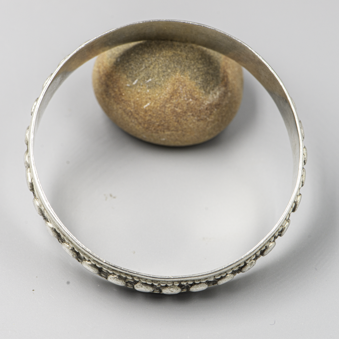 Vintage Algerian Silver Bangle – North African Jewelry