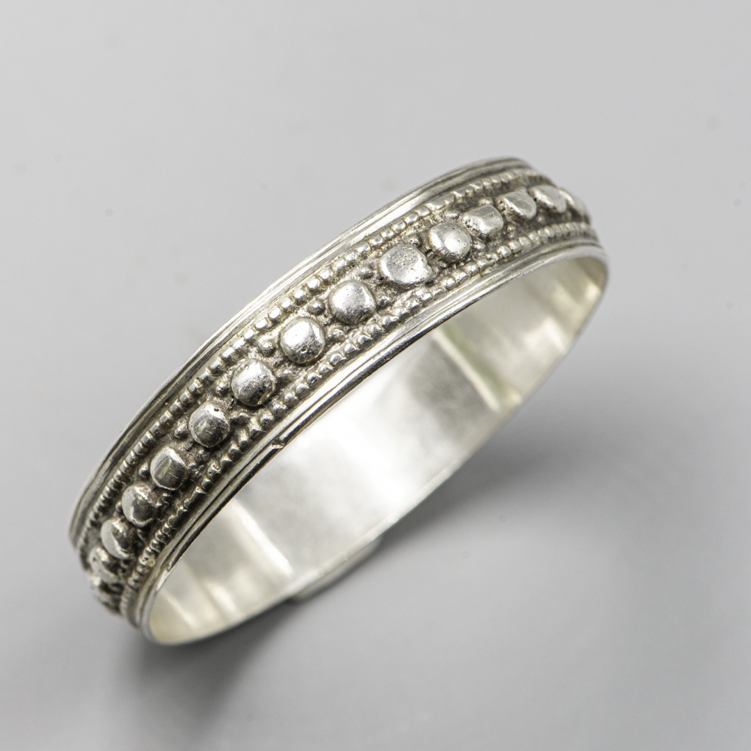 Vintage Algerian Silver Bangle – North African Jewelry