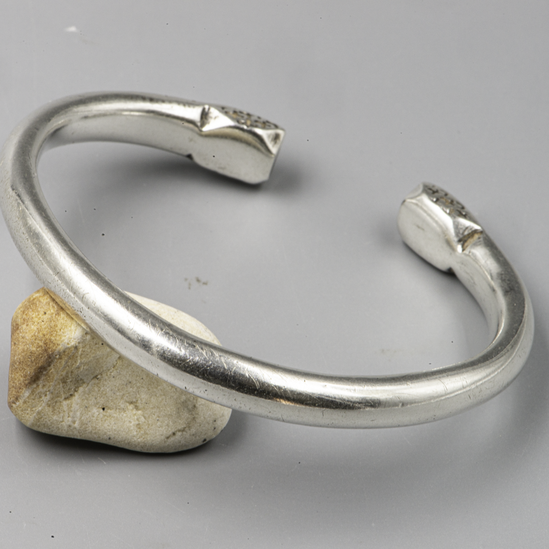 Vintage Nubian Silver Cuff Bracelet – Egypt / Sudan