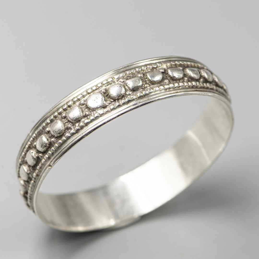 Vintage Algerian Silver Bangle – North African Jewelry