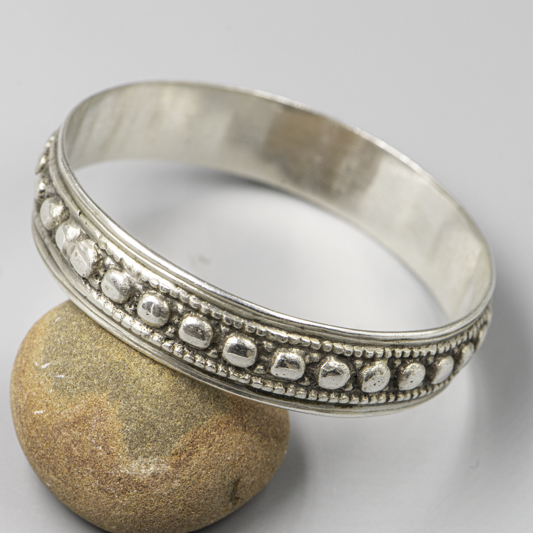 Vintage Algerian Silver Bangle – North African Jewelry