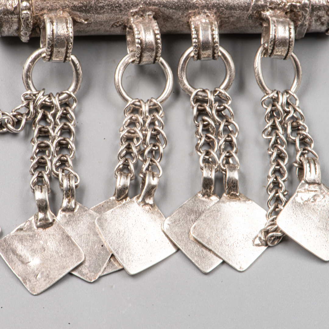 Detail of silver chain pendants on antique Omani Hirz necklace M6685