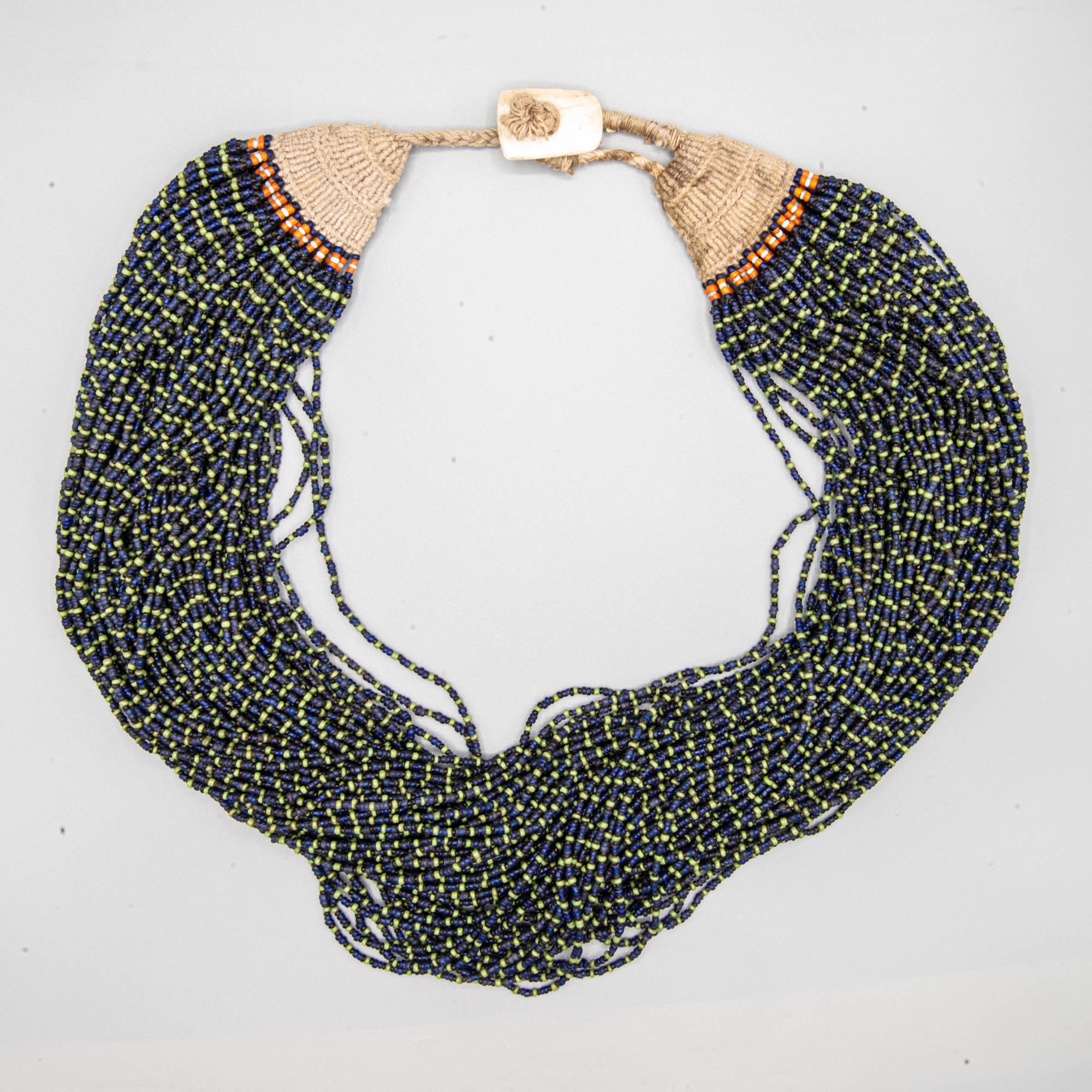 Collier vintage Naga multi-brins bleu et vert, 81 brins