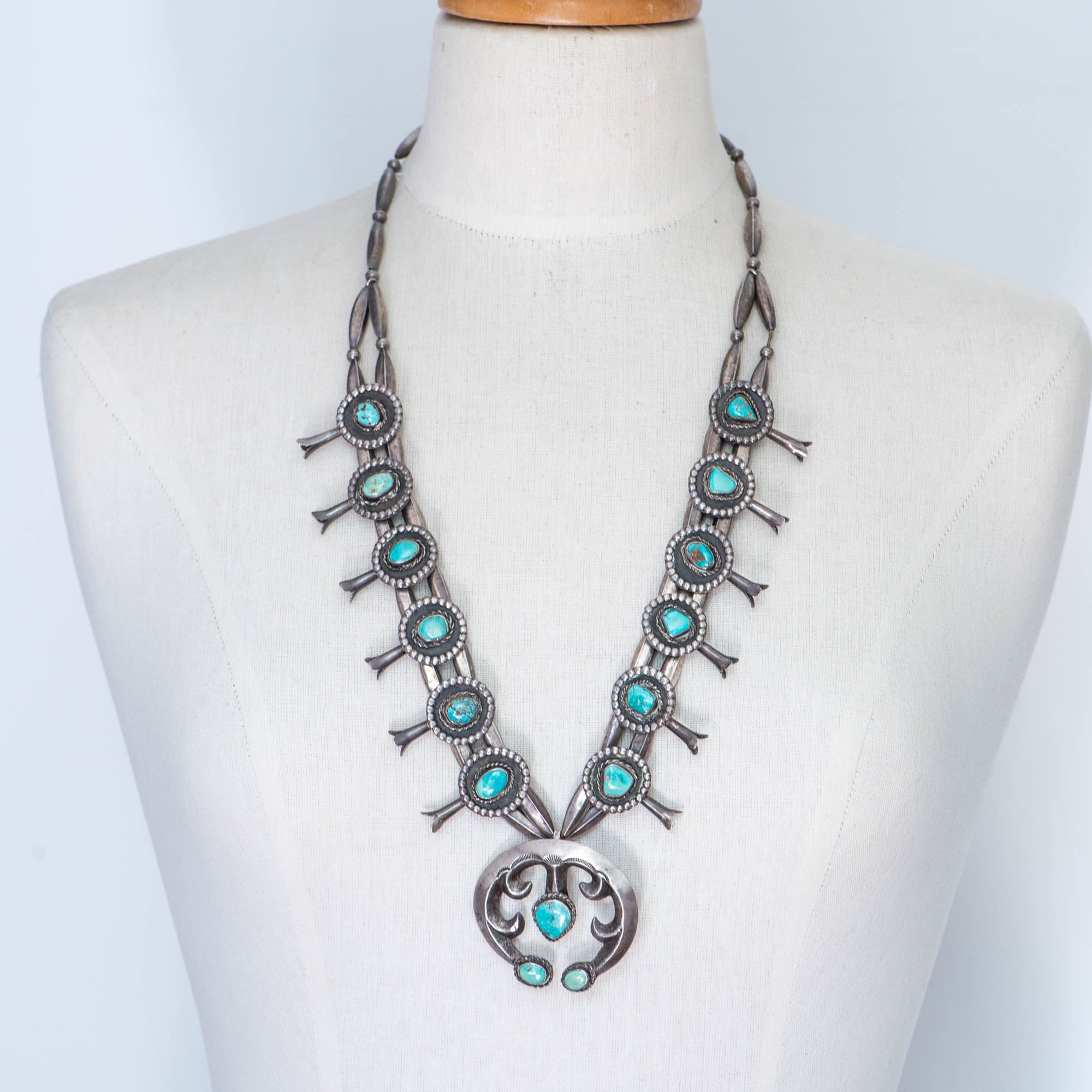 collier vintage Navajo Turquoise Sterling Silver Squash Blossom