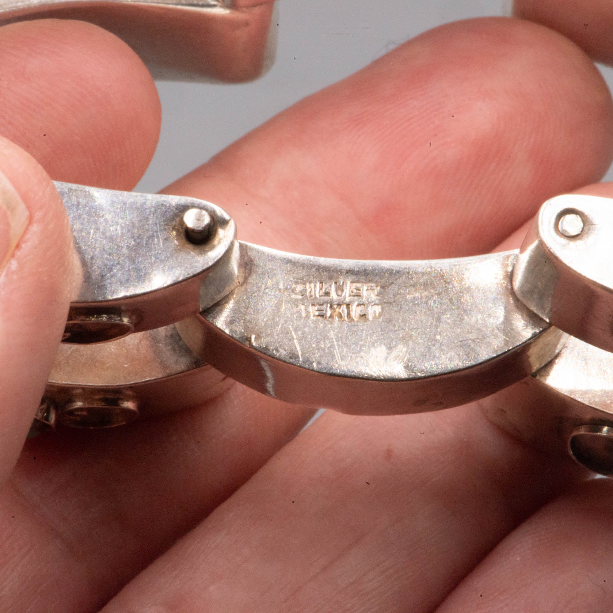 Bracelet à maillons larges en argent sterling avec bande de roulement de char mexicain des années 1940