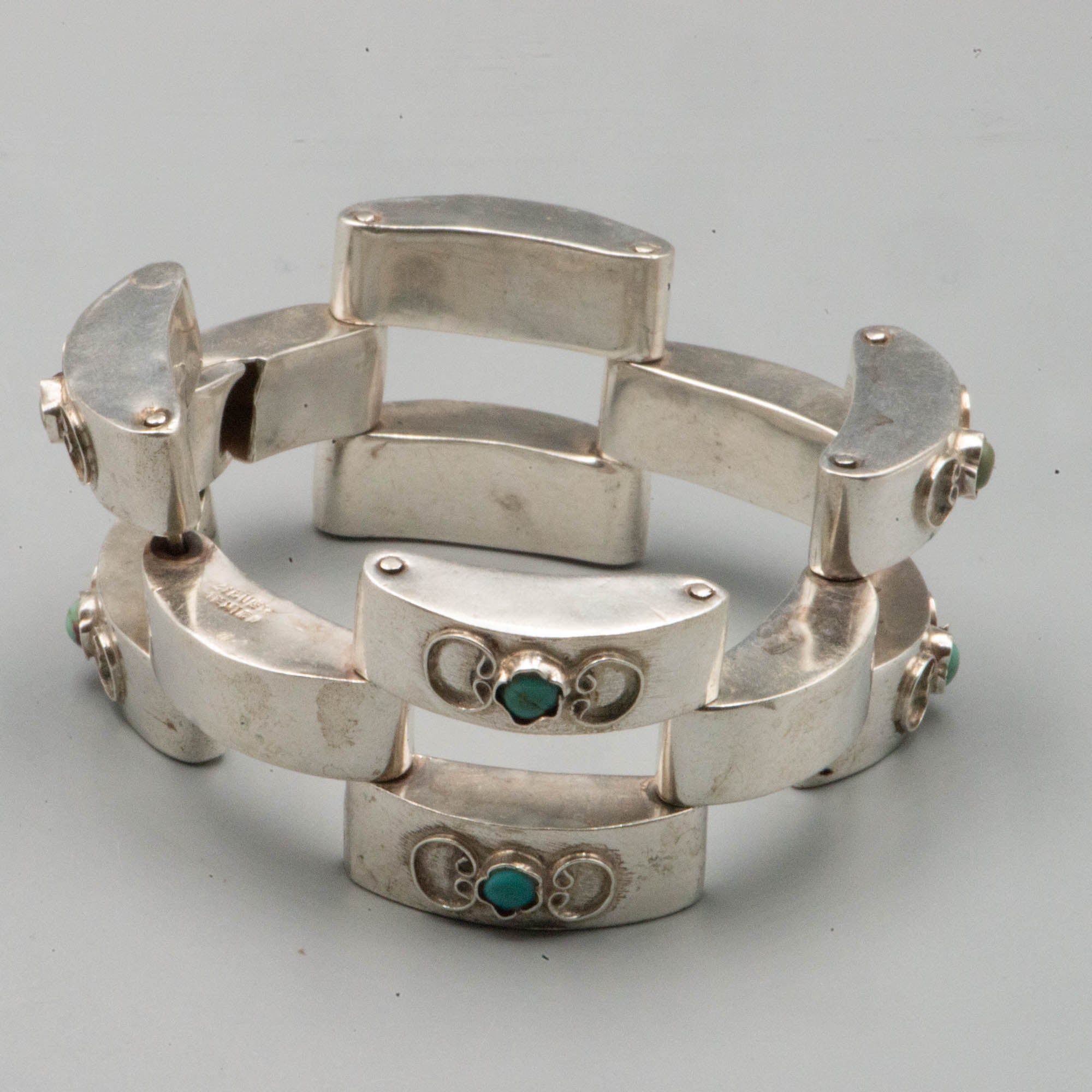 Bracelet à maillons larges en argent sterling avec bande de roulement de char mexicain des années 1940