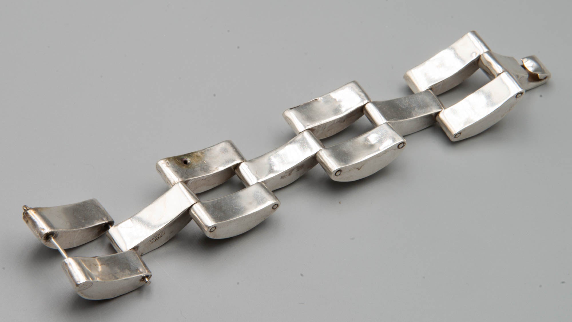 Bracelet à maillons larges en argent sterling avec bande de roulement de char mexicain des années 1940