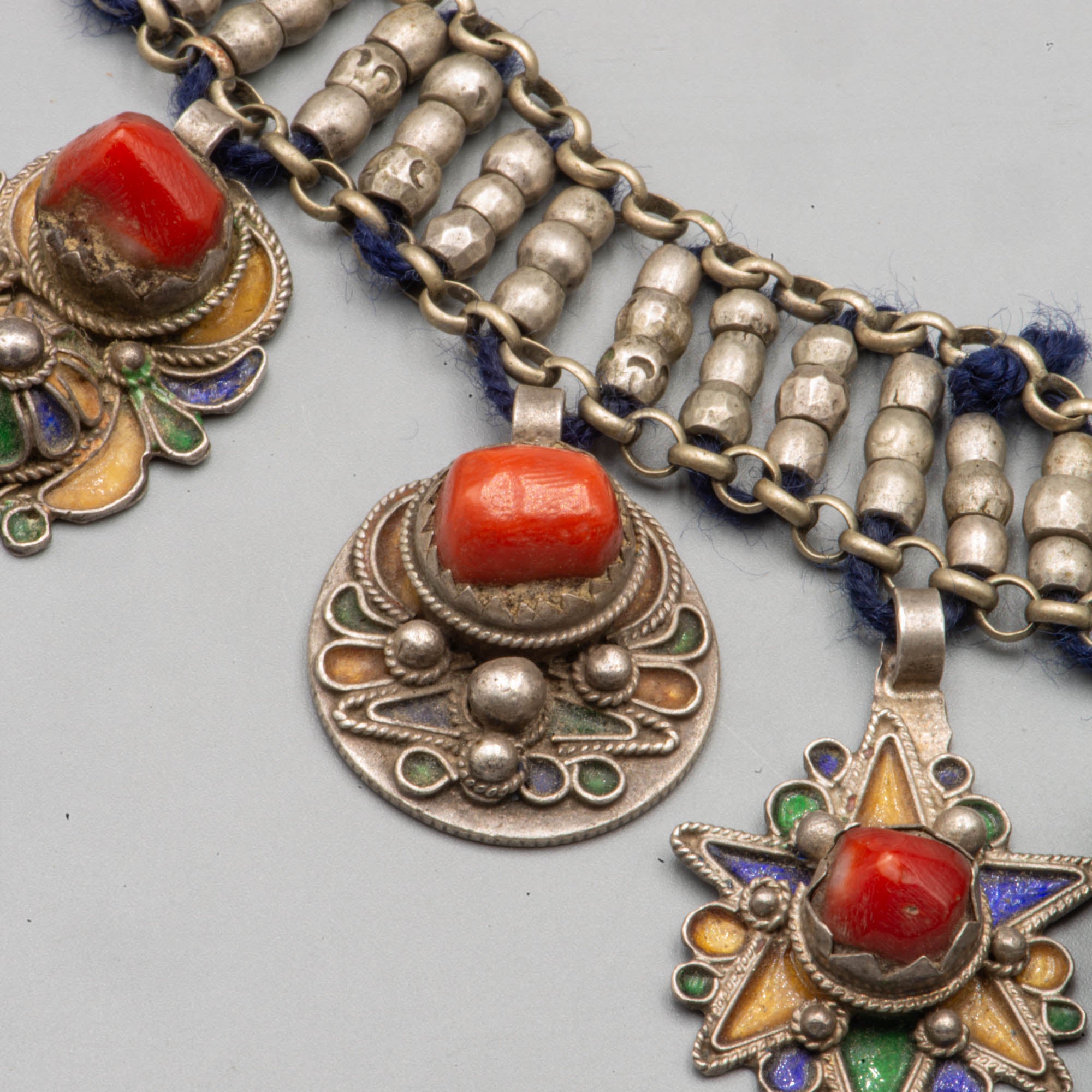 Superbe collier kabyle antique en argent et corail appelé Azrar