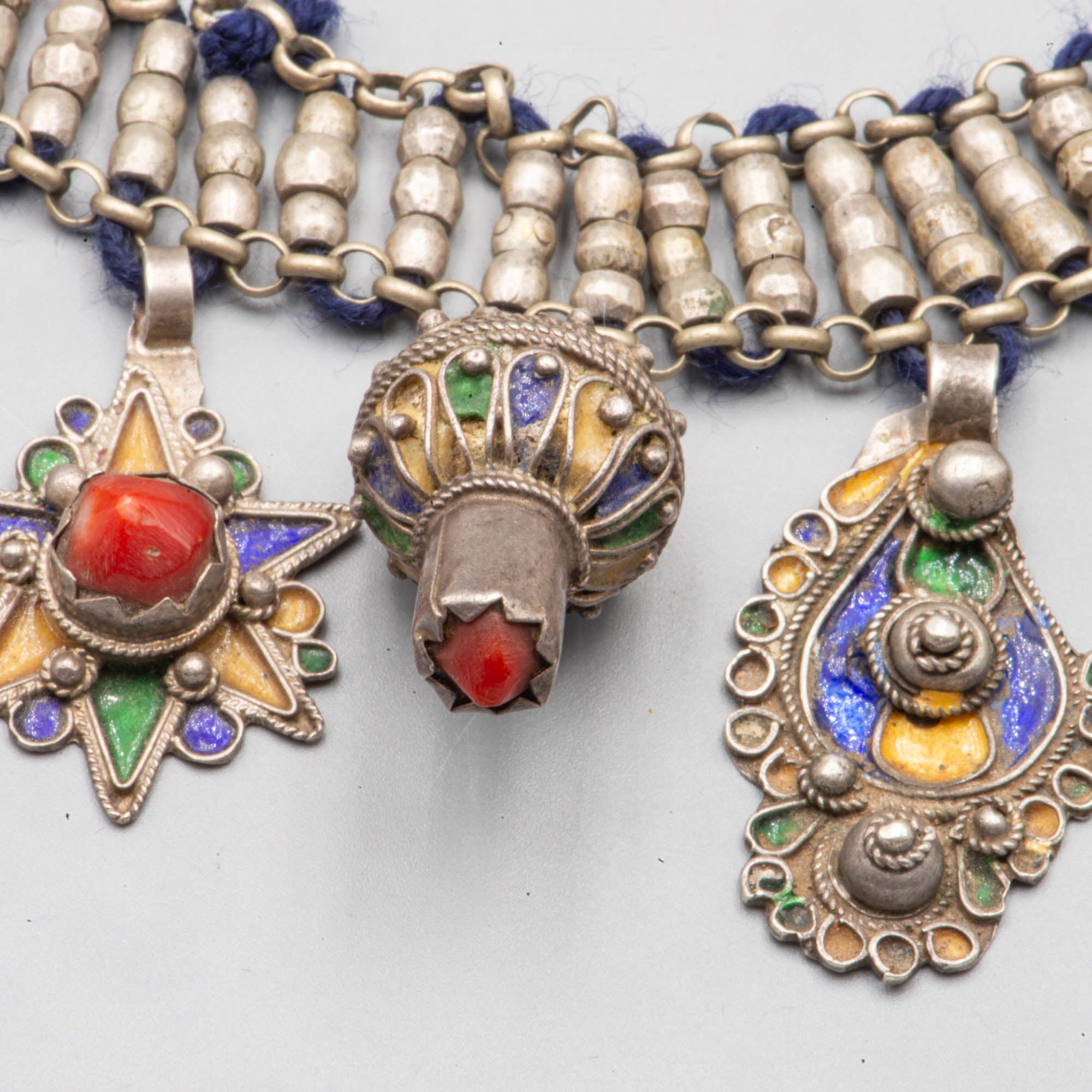 Superbe collier kabyle antique en argent et corail appelé Azrar