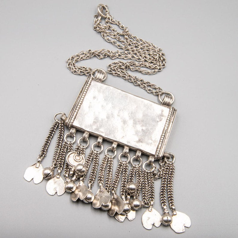 Back view of Omani silver Hirz amulet necklace